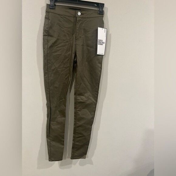 Almost Famous High Rise Skinny Leg Junior's Coated Finish olive Jeans size 3 NWT - Picture 7 of 7